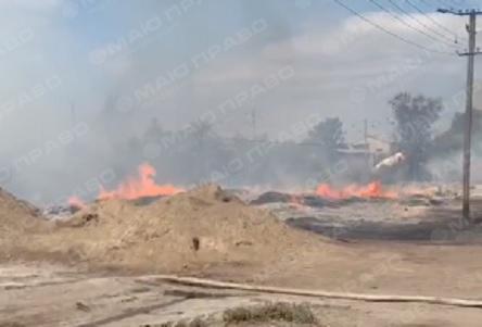 Свежие новости: Пожарным удалось взять пламя под контроль. Возгорание практически ликвидировано