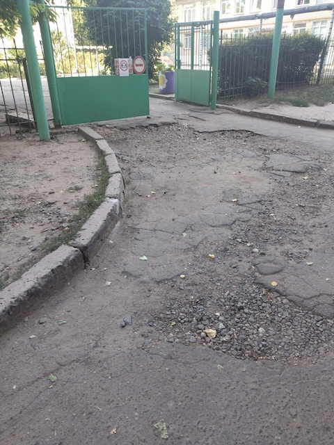 Свежие новости: В детсаду Николаева из-за разрушенных пешеходных дорожек дети десяток лет разбивают коленки