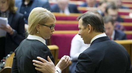 Фото новости: Ляшко до Тимошенко під час голосування за військовий стан: Відступати нікуди Свежие новости: Ляшко до Тимошенко під час голосування за військовий стан: Відступати нікуди