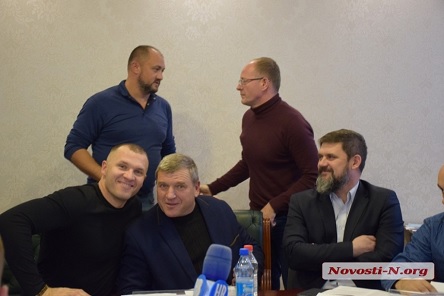 Свежие новости: Депутаты хотят забрать с дорог Николаевщины 30 млн, чтобы купить авто и отремонтировать облсовет