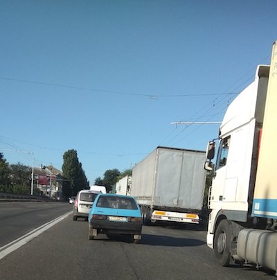 Фото новости: На въезде в Николаев фуры перекрыли дорогу - образовалась пробка Свежие новости: На въезде в Николаев фуры перекрыли дорогу - образовалась пробка