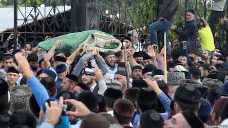 Свежие новости: В Чечне прошли похороны убитого в конце марта в Лондоне 24-летнего чеченца Закира Висаитова