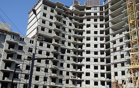 Свежие новости: В Первомайске 15-летняя школьница выбросилась из окна недостроя