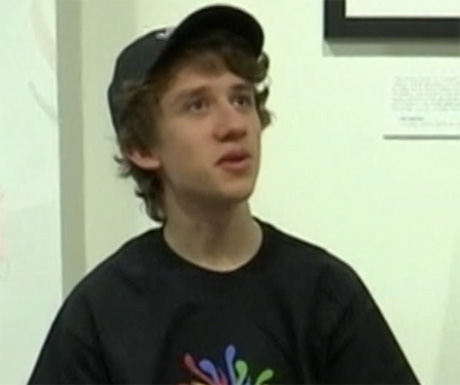 Свежие новости: Подросток собрал кубик Рубика ногами и попал в Книгу рекордов