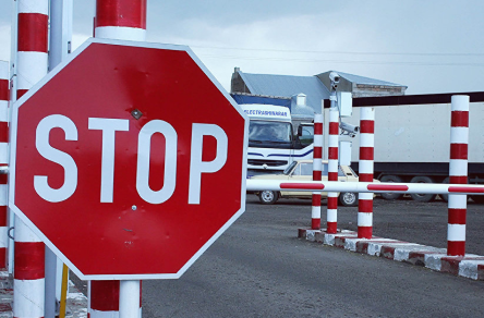 Свежие новости: Украина закрывает на две недели въезд для иностранцев