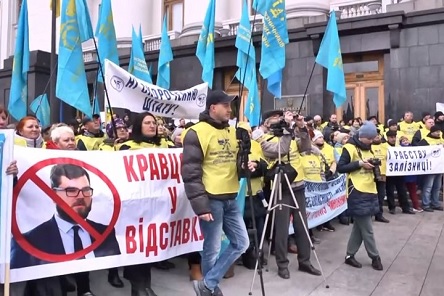 Фото новости: Возле Офиса Президента умерла митингующая женщина Свежие новости: Возле Офиса Президента умерла митингующая женщина