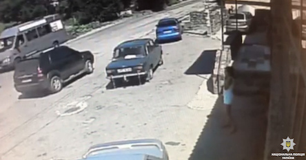 Свежие новости: В Днепре девушке возле магазина выстрелили в лицо