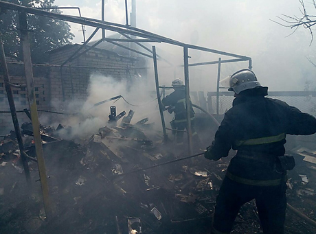 Свежие новости: В Николаеве из-за сгоревшего гаража над рекой поднялся столп дыма