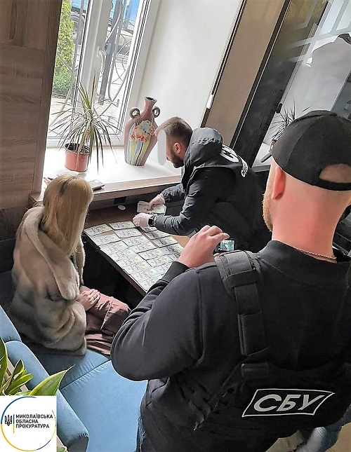 Фото новости: В Николаеве суд арестовал бухгалтера фирмы Амирханяна, которая подкупала налоговика Свежие новости: В Николаеве суд арестовал бухгалтера фирмы Амирханяна, которая подкупала налоговика