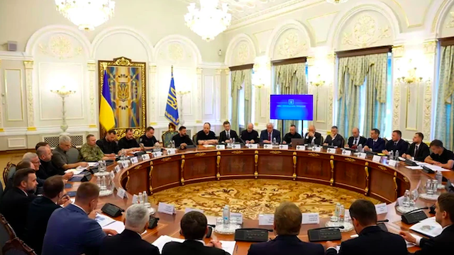 Свежие новости: В Раді пропонують дати держохорону головкому, керівникам розвідок та іншим членам Ставки й РНБО