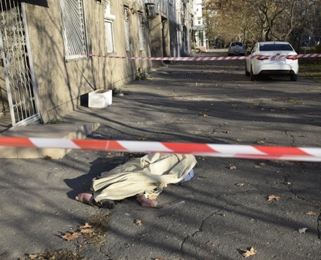 Свежие новости: В Николаеве с балкона 8-го этажа выбросился пенсионер