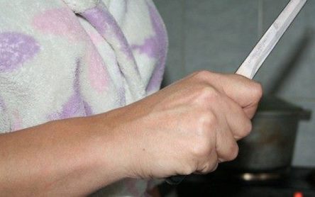 Свежие новости: В Миколаєві через відмову дати грошей на випивку донька ножем вдарила сплячого батька