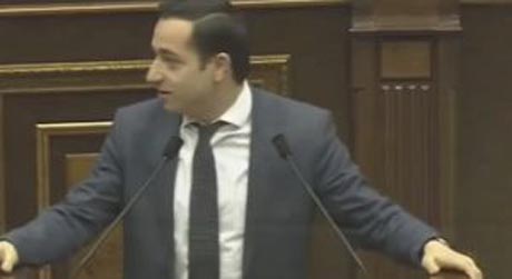 Фото новости: Ты кто такой: в парламенте Армении депутаты устроили «уличную» разборку Видео Свежие новости: Ты кто такой: в парламенте Армении депутаты устроили «уличную» разборку Видео