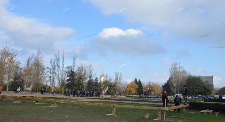 Свежие новости: В Николаеве на Соборной площади начались работы по установке ледового катка под открытым небом