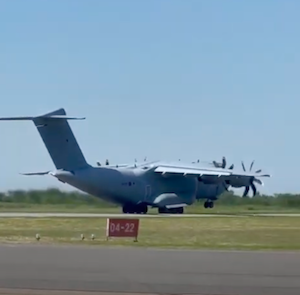 Свежие новости: Николаевский аэропорт принял борт Королевских ВВС Великобритании