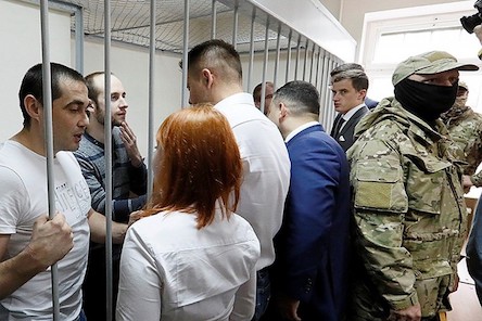 Свежие новости: Незаконно удерживаемых в РФ украинских моряков оставили под стражей