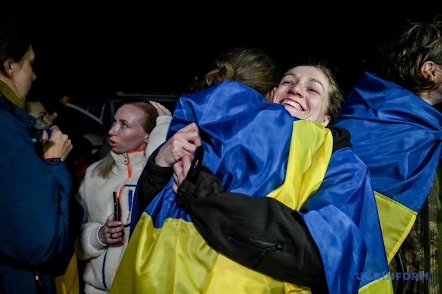 Свежие новости: «Били молотками, ошпарювали окропом»: морпіх, що повернувся до Миколаєва, розповіла про російський полон