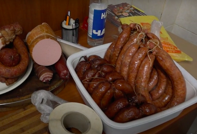 Фото новости: Цех с контрафактной колбасой нашли на рынке «Колос» в Николаеве Свежие новости: Цех с контрафактной колбасой нашли на рынке «Колос» в Николаеве