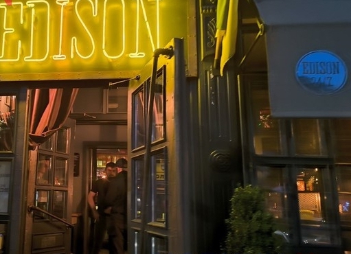 Свежие новости: До бару у центрі Миколаєва приїхав поліцейський спецназ