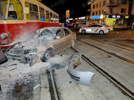 Свежие новости: Нардеп Барна въехал в трамвай на проспекте Победы в Киеве и был госпитализирован