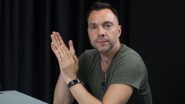 Свежие новости: Арестович надеется, что у командования ВСУ есть гениальный план, чтобы спасти ситуацию на Донбассе