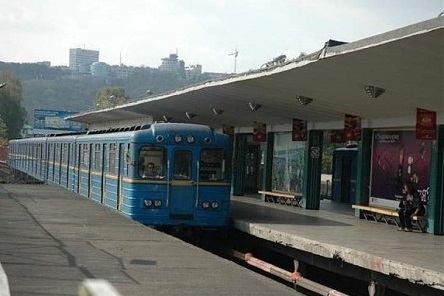 Свежие новости: В Киеве закрыли станцию метро: названа причина