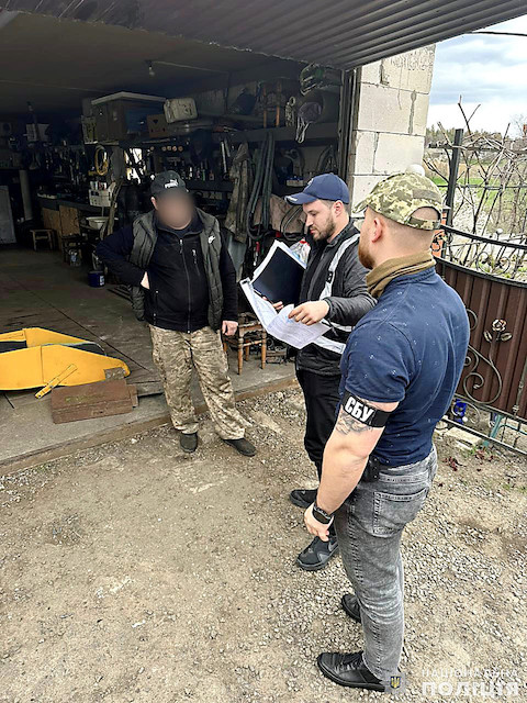 Фото новости: У Вознесенському районі поліція затримала двох мещканців, які власноруч виготовляли вогнепальну зброю та набої Свежие новости: У Вознесенському районі поліція затримала двох мещканців, які власноруч виготовляли вогнепальну зброю та набої