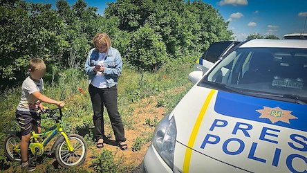 Свежие новости: Полицейские встретили на трассе мальчика, который хотел на велосипеде проехать 30 км к родственнице