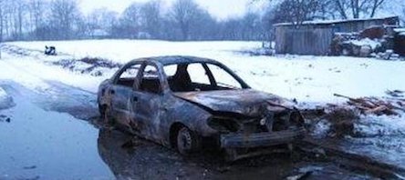 Свежие новости: ФОТО: Автомобиль с водителем сгорел на трассе в Винницкой области
