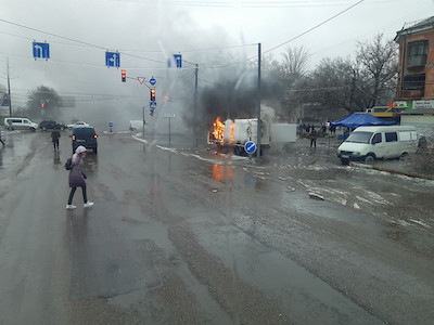 Свежие новости: В Николаеве загорелся Mercedes с елками