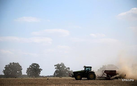 Свежие новости: В Кировоградской области перевернулся трактор: водитель погиб