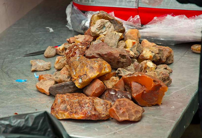 Свежие новости: На Одесской таможне янтарь подменили на строительный мусор