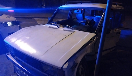 Фото новости: В Николаеве столкнулись автомобили: ВАЗ вылетел на тротуар Свежие новости: В Николаеве столкнулись автомобили: ВАЗ вылетел на тротуар