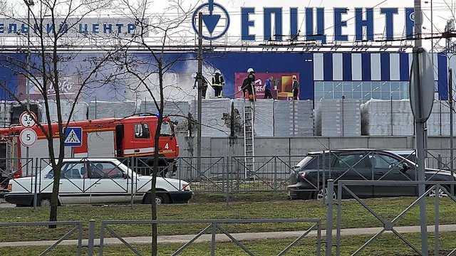 Свежие новости: В Николаеве на парковке «Эпицентра» загорелся утеплитель