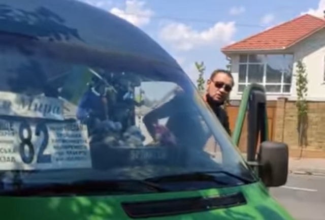 Свежие новости: В Николаеве водитель «маршрутки» отказался принимать плату монетами и выгнал всех пассажиров