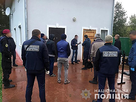 Свежие новости: На Ивано-Франковщине полиция освободила 32 человека, которых два года удерживали в «трудовом рабстве»