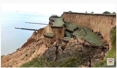 Свежие новости: В Коблево засняли большой оползень: море забирает сушу