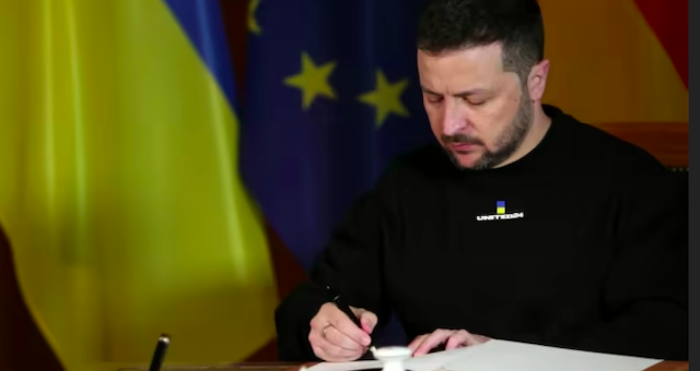 Свежие новости: Зеленський підписав закон про контрактну службу для людей віком від 60 років