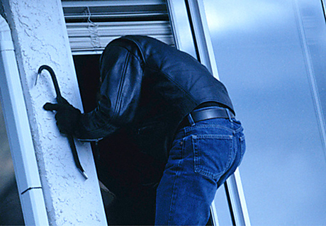 Свежие новости: В Первомайске подросток обокрал лабораторию Госпотребслужбы и сожителя матери – его приговорили к двум годам условно