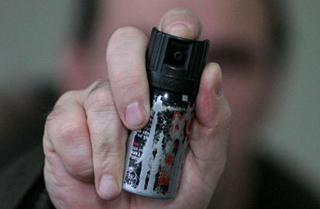 Свежие новости: В Николаеве патрульные получили ожог глаз — дебошир брызнул им газом в лицо