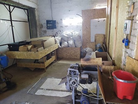 Свежие новости: В Николаеве нелегальный цех производил более 2 тысяч пачек сигарет за день