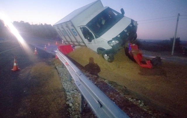 Свежие новости: На трассе под Вознесенском едва не перевернулся хлебный фургон