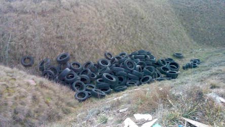 Свежие новости: Под Очаковом возле лимана сделали свалку из автошин