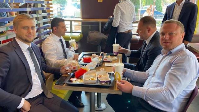 Фото новости: Зеленский отобедал в  Свежие новости: Зеленский отобедал в