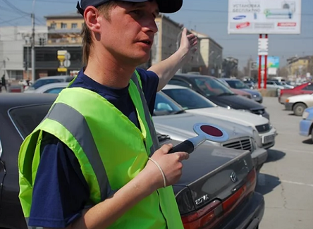 Свежие новости: В Киеве набирают парковщиков с высшим образованием за 350 долларов