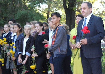 Свежие новости: Небайдужі вознесенці поклали квіти до пам’ятника партизанської слави