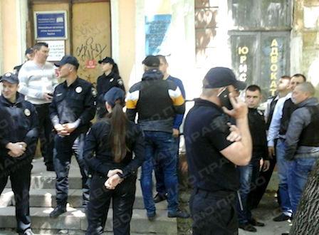 Свежие новости: Националисты напали на офис Союза афганцев в Николаеве и разбили голову их руководителю