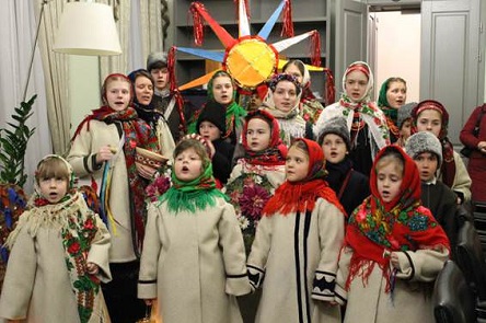 Свежие новости: ВИДЕО: В Киеве устроили коляду прямо в метро