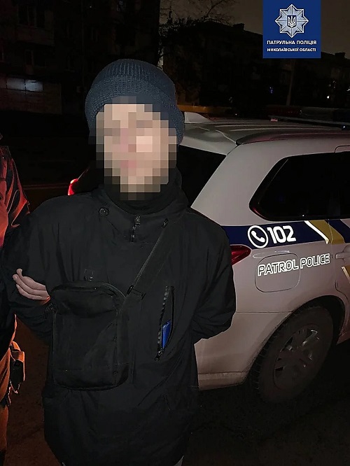 Свежие новости: Николаевские патрульные ночью задержали «закладчика» – он сам признался, что наркотики купил для перепродажи