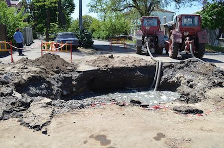 Свежие новости: Дуденко: Ситуація з провалом на колекторі по вул. Ліскова під контролем